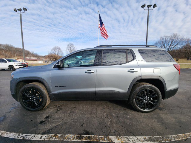Used 2023 GMC Acadia SLE w/ Driver Convenience Package image 2