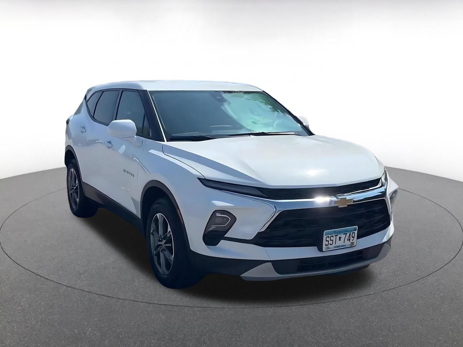 Used 2025 Chevrolet Blazer LT FWD image 3