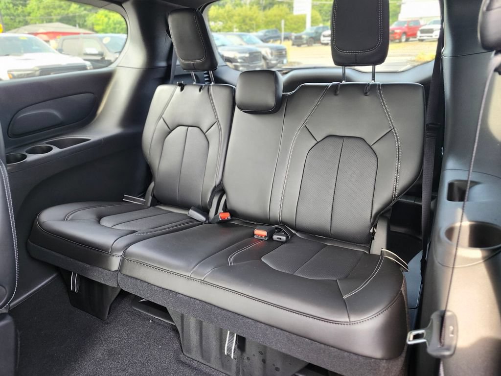 New 2026 Chrysler Pacifica Select w/ S Appearance Package AWD/4WD image 17