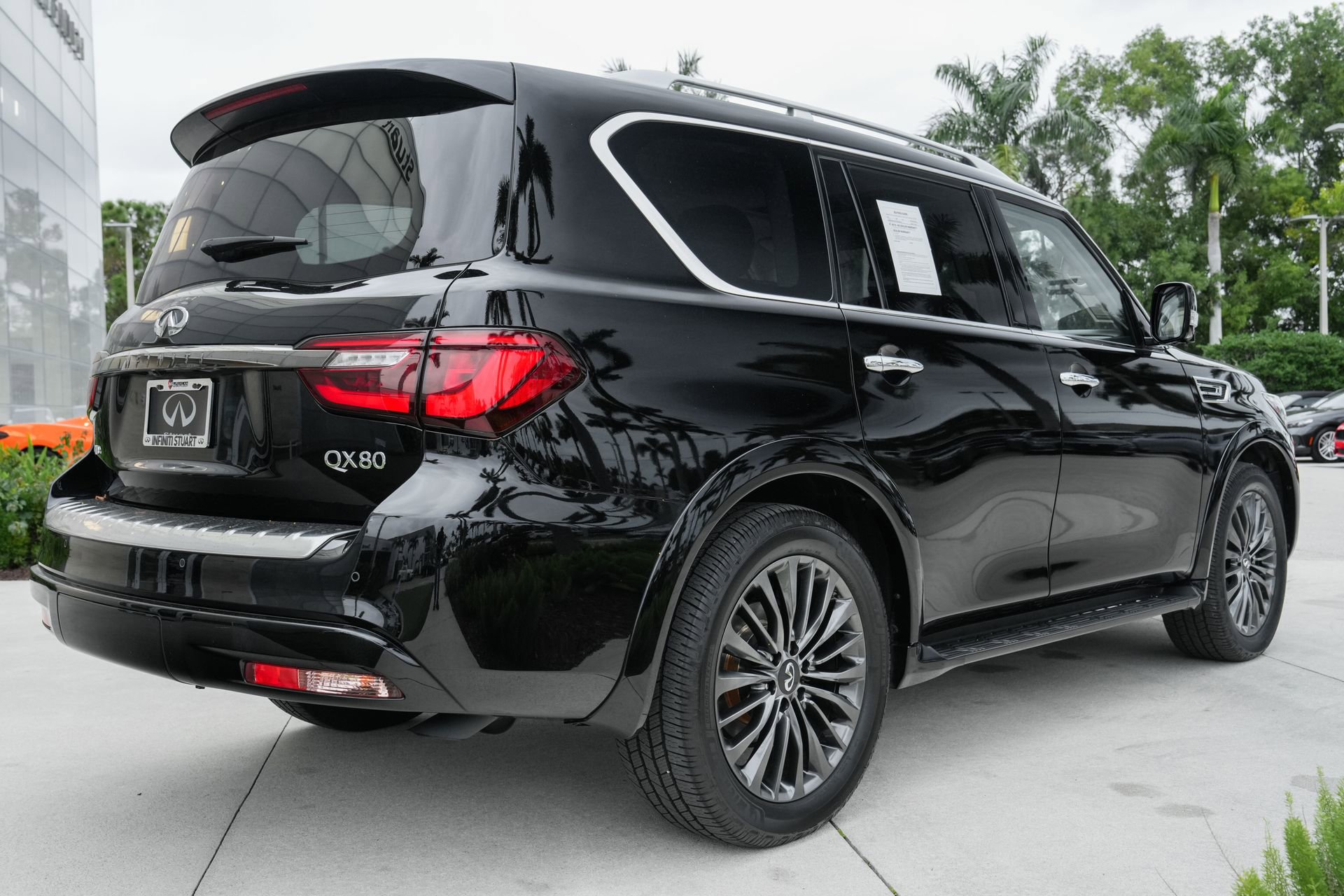 Used 2023 INFINITI QX80 Premium Select w/ Cargo Package image 10