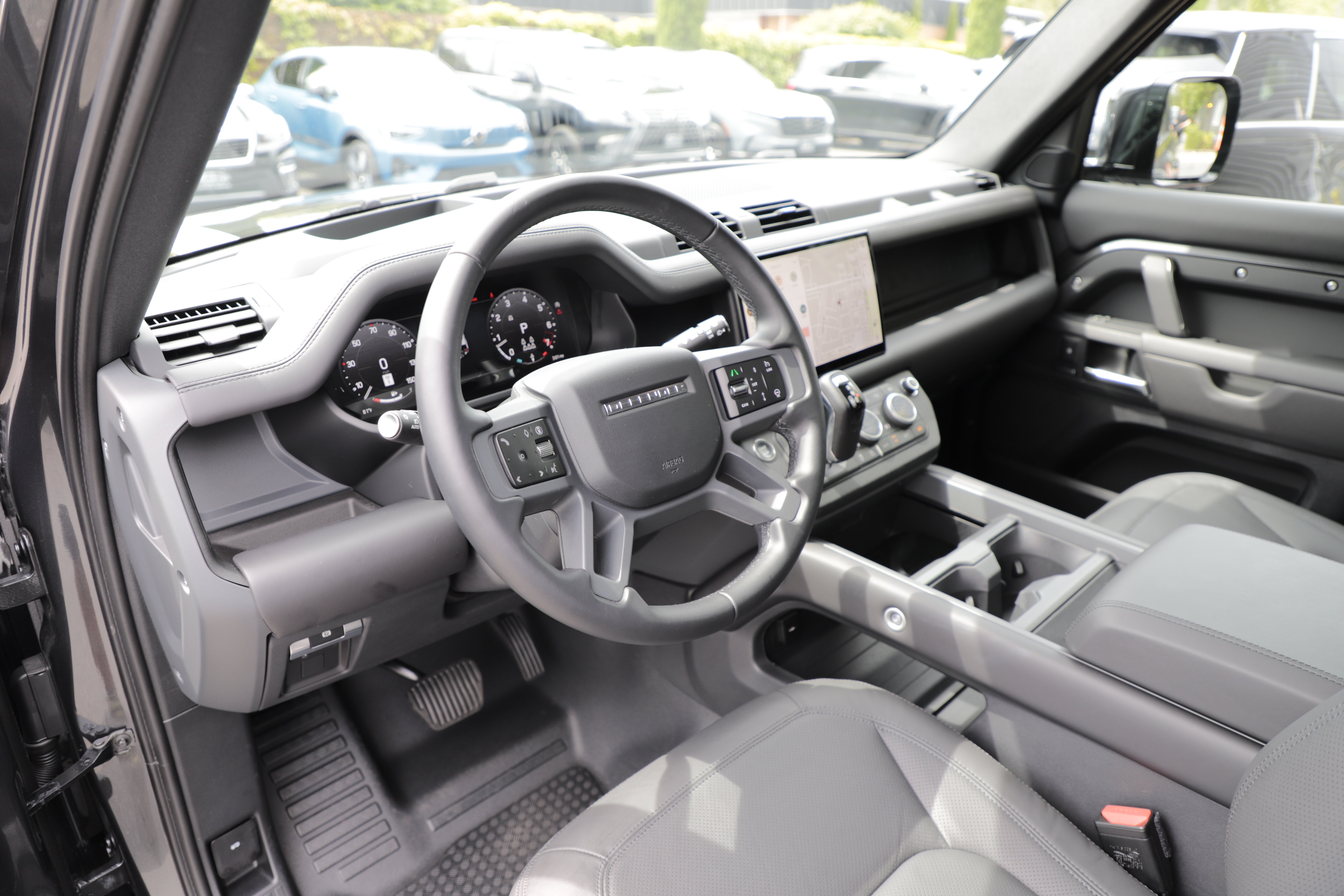 Certified 2025 Land Rover Defender 130 X-Dynamic SE AWD/4WD image 18