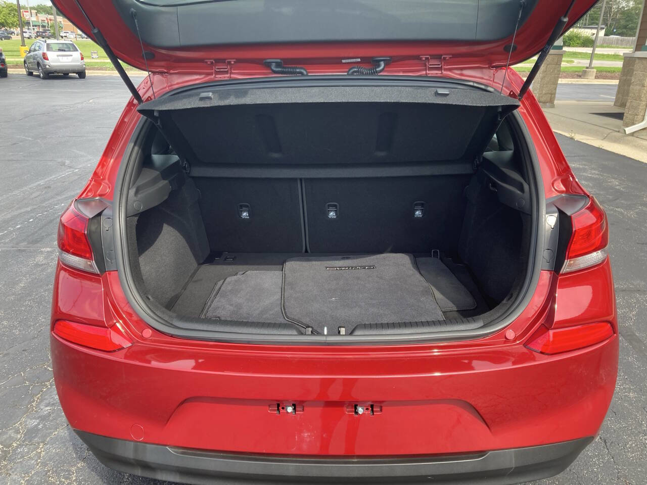 Used 2020 Hyundai Elantra GT image 30