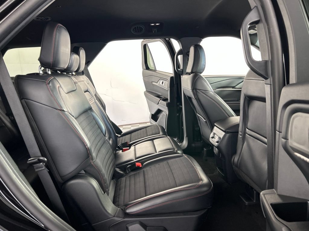 Used 2025 Ford Explorer ST-Line w/ ST-Line Street Pack AWD/4WD image 29