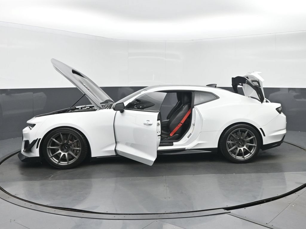 Used 2019 Chevrolet Camaro ZL1 RWD image 36