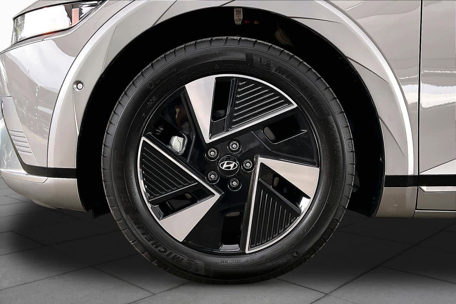 Certified 2026 Hyundai Ioniq 5 Limited RWD image 10