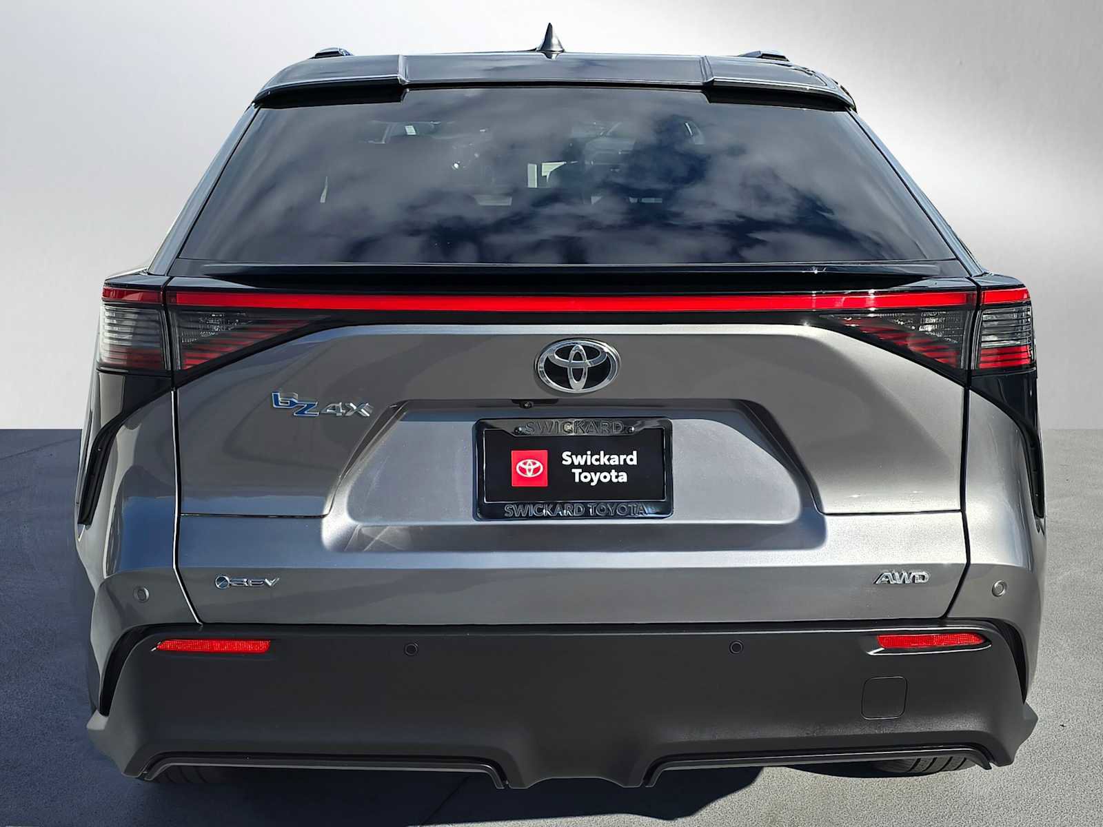 Used 2024 Toyota bZ4X XLE w/ Weather Package image 4