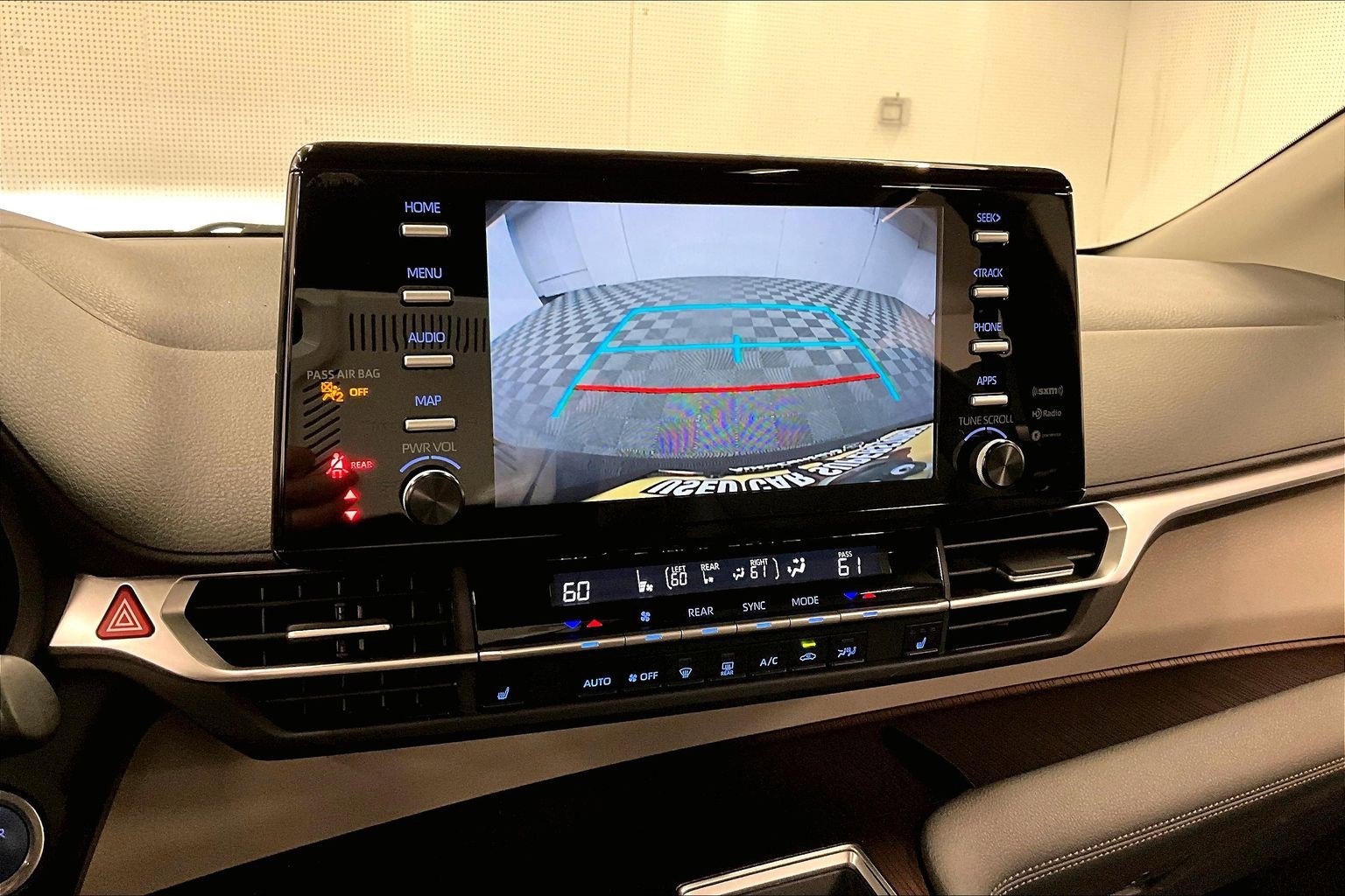 Used 2023 Toyota Sienna XLE FWD image 30
