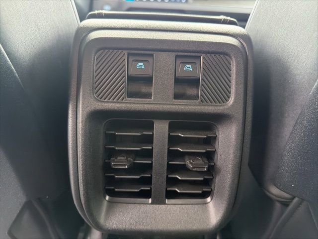 Used 2025 Ford Bronco Badlands image 18