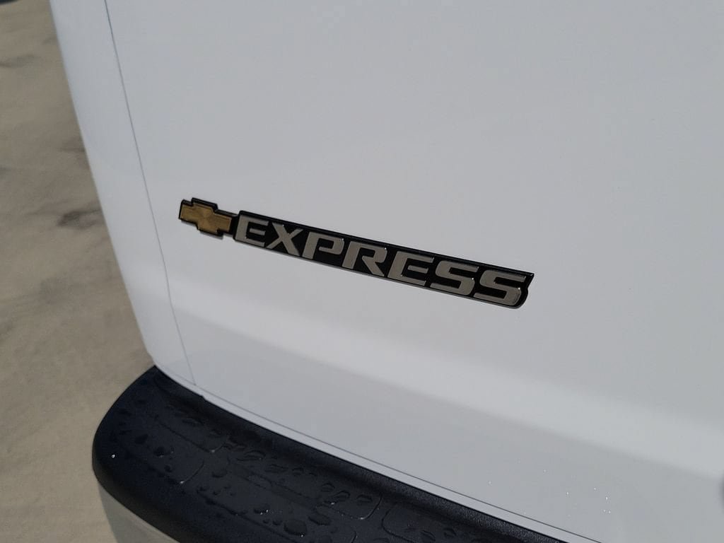 New 2026 Chevrolet Express 2500 w/ Communications Package RWD image 16