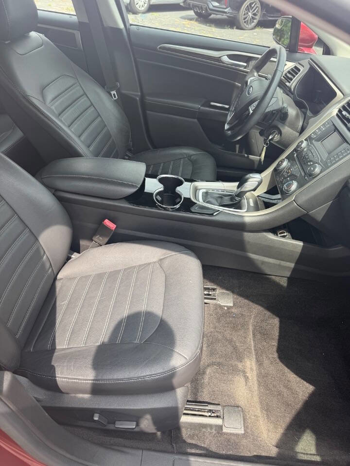 Used 2015 Ford Fusion SE w/ Equipment Group 202A AWD/4WD image 23