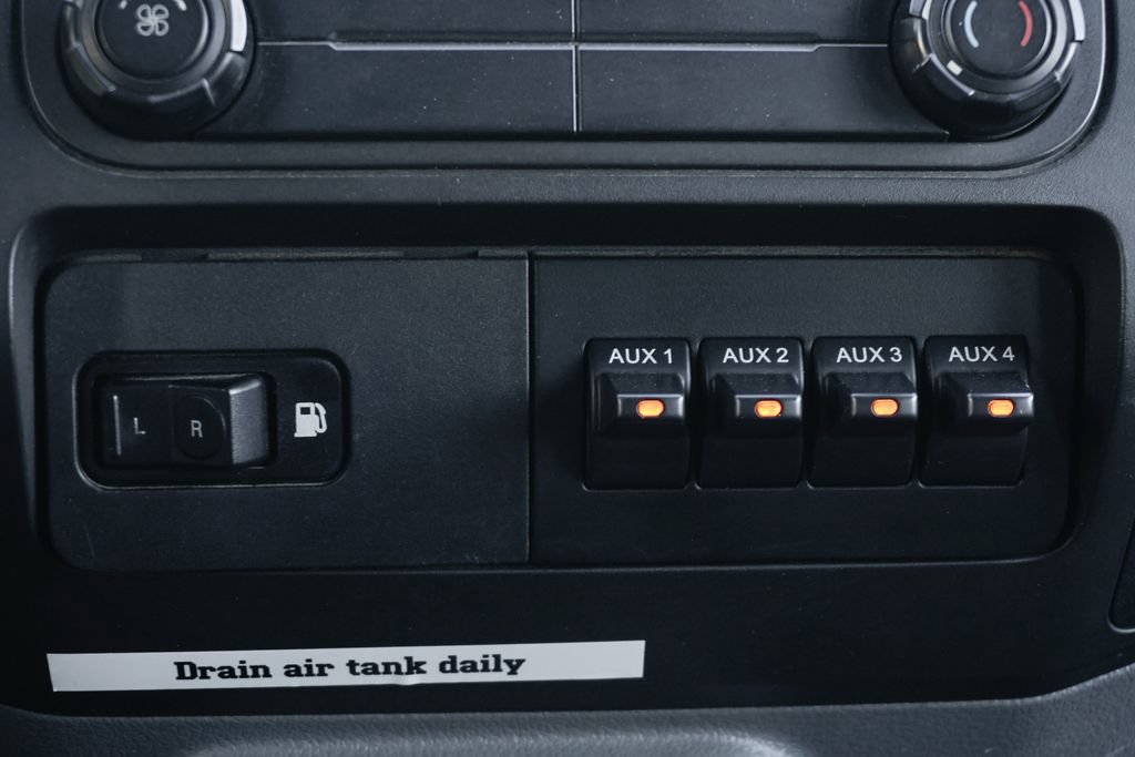 Used 2016 Ford F650 2WD Crew Cab Super Duty image 38