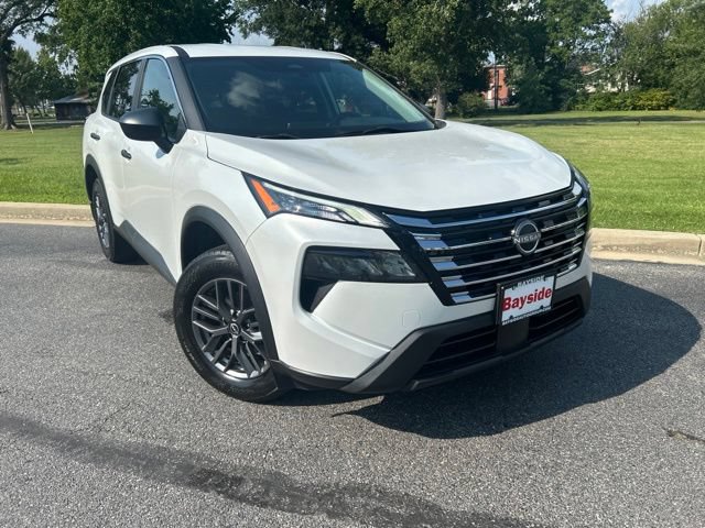 Used 2024 Nissan Rogue S AWD/4WD image 2