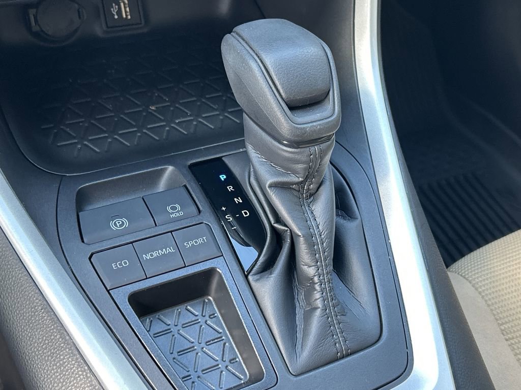 Used 2024 Toyota RAV4 LE image 22