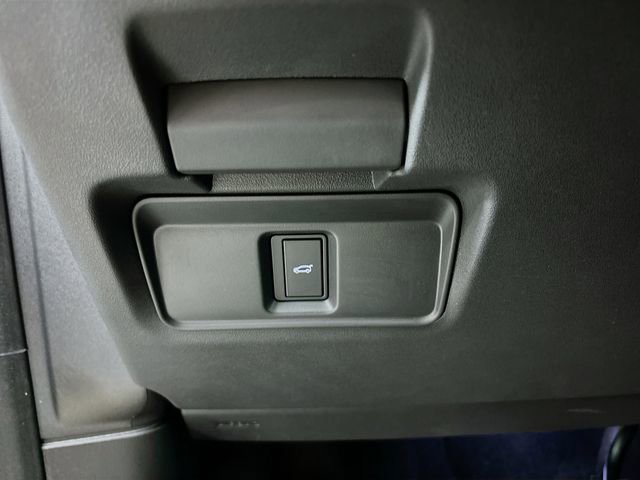 Used 2024 Land Rover Discovery Sport S image 32