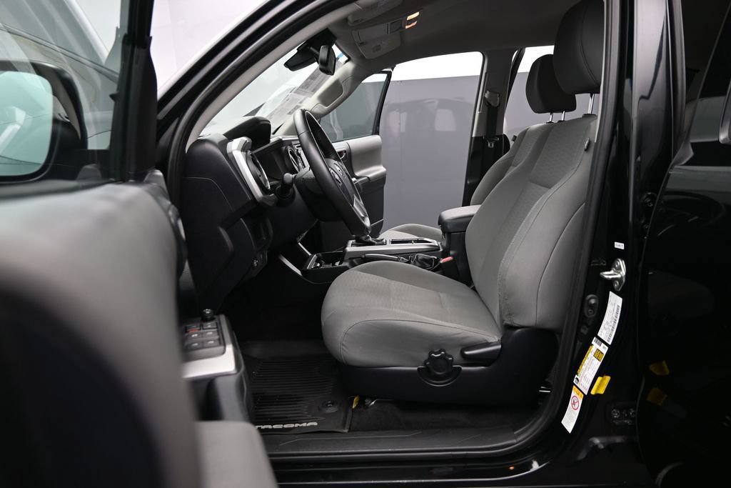 Used 2019 Toyota Tacoma SR5 RWD image 11
