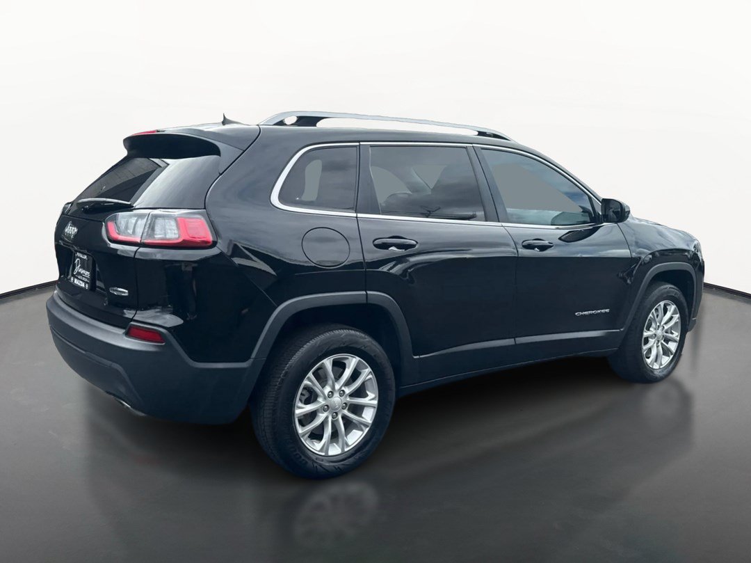 Used 2019 Jeep Cherokee Latitude w/ Cold Weather Group AWD/4WD image 3