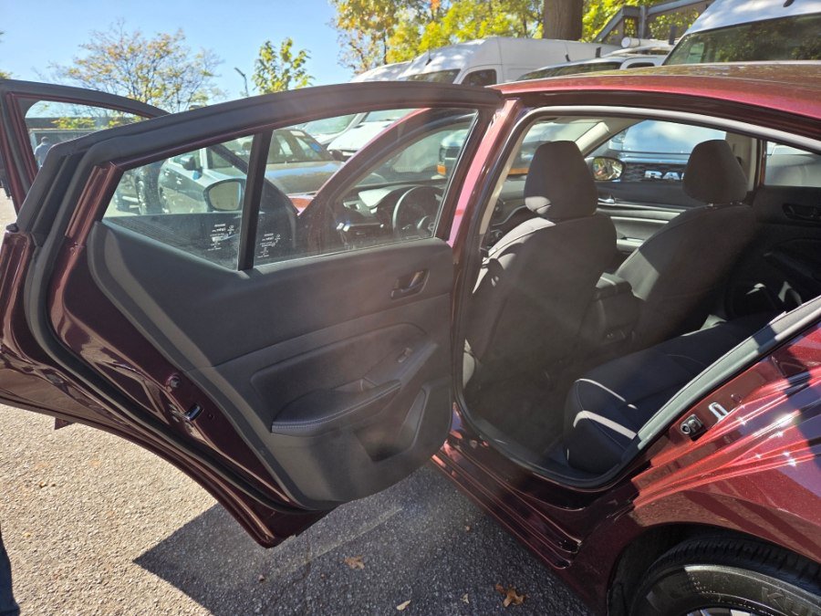 Used 2025 Nissan Altima 2.5 SV FWD image 3