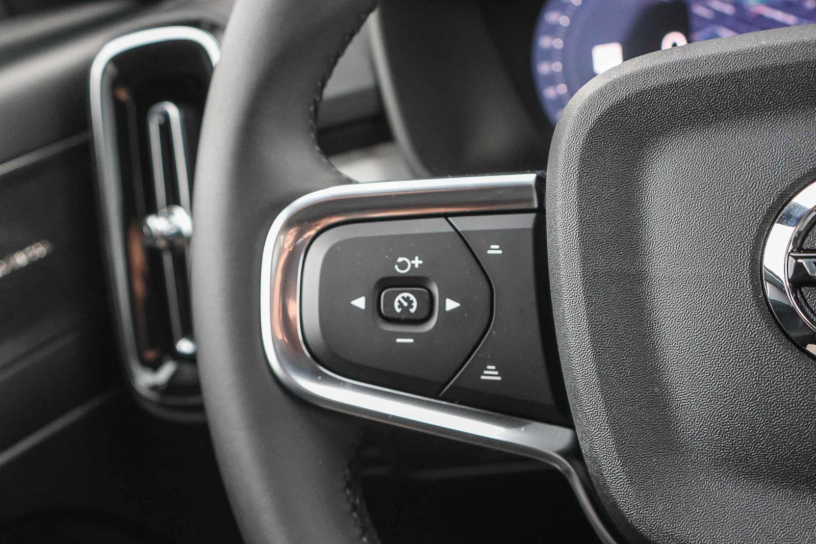 New 2026 Volvo XC40 B5 Ultra w/ Climate Package AWD/4WD image 38