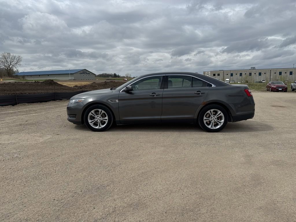 Used 2015 Ford Taurus SEL FWD image 4