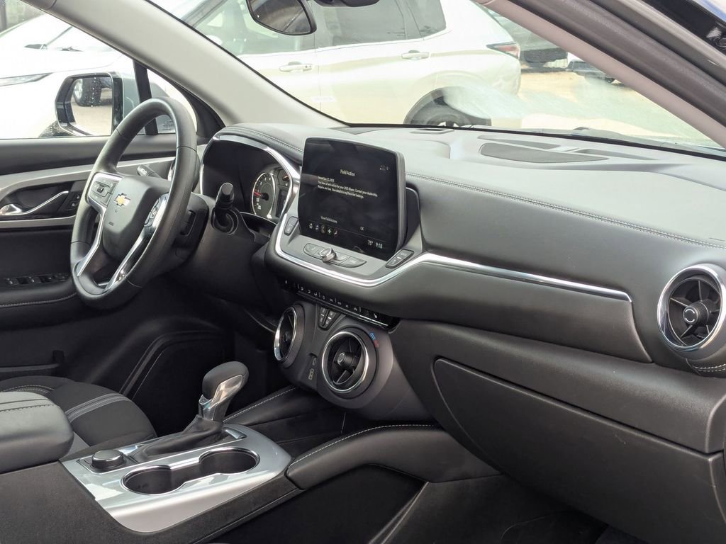 Used 2025 Chevrolet Blazer LT image 30