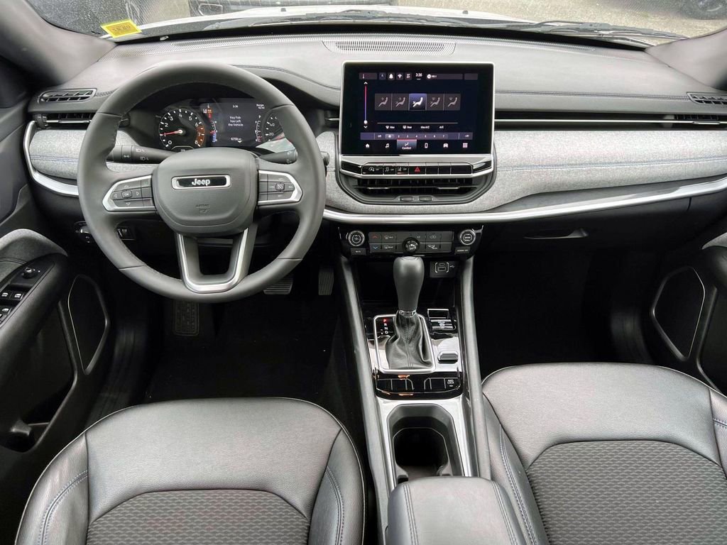 Used 2024 Jeep Compass Latitude AWD/4WD image 14