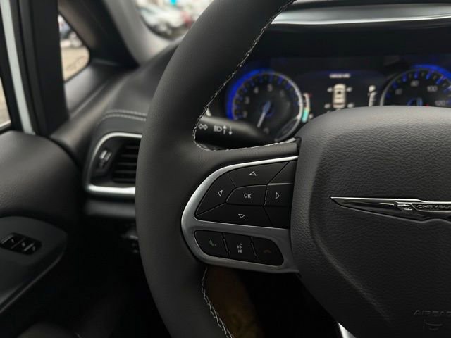 New 2026 Chrysler Pacifica Limited w/ Uconnect Theater Family Group image 31