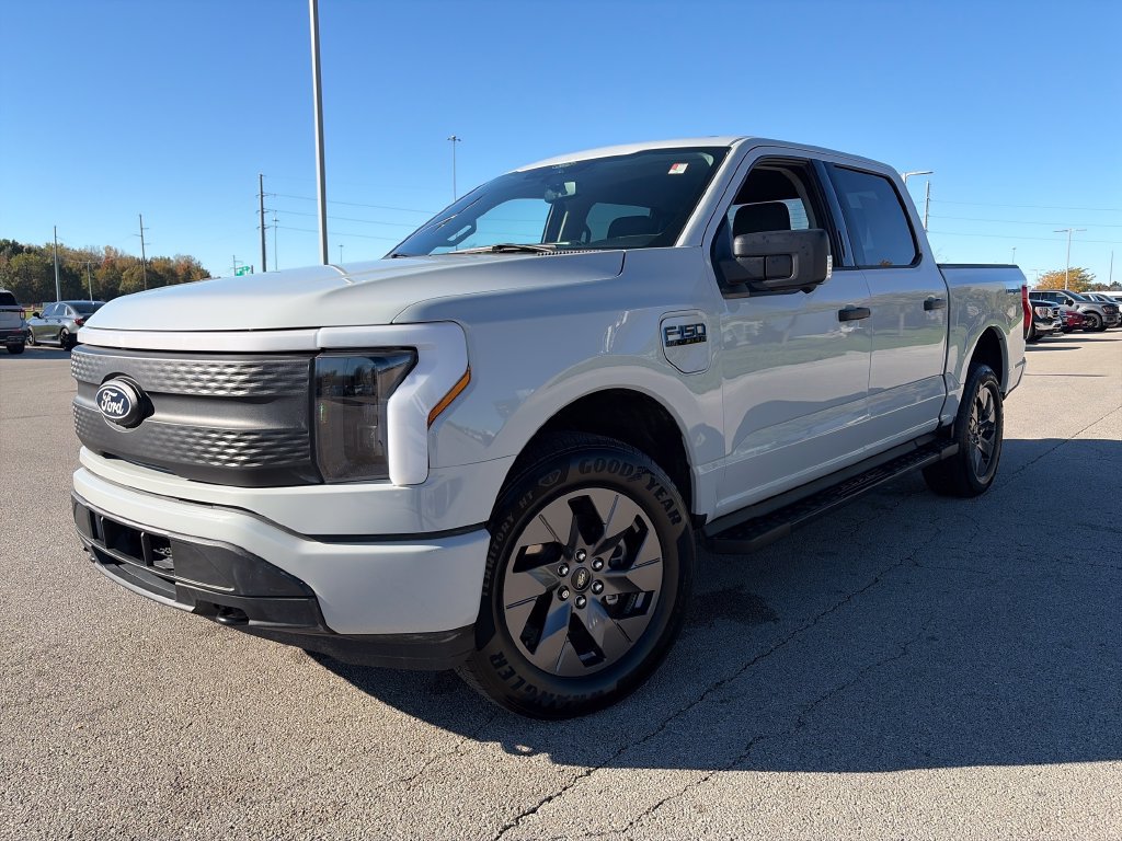 Used 2024 Ford F150 Lightning XLT AWD/4WD image 3