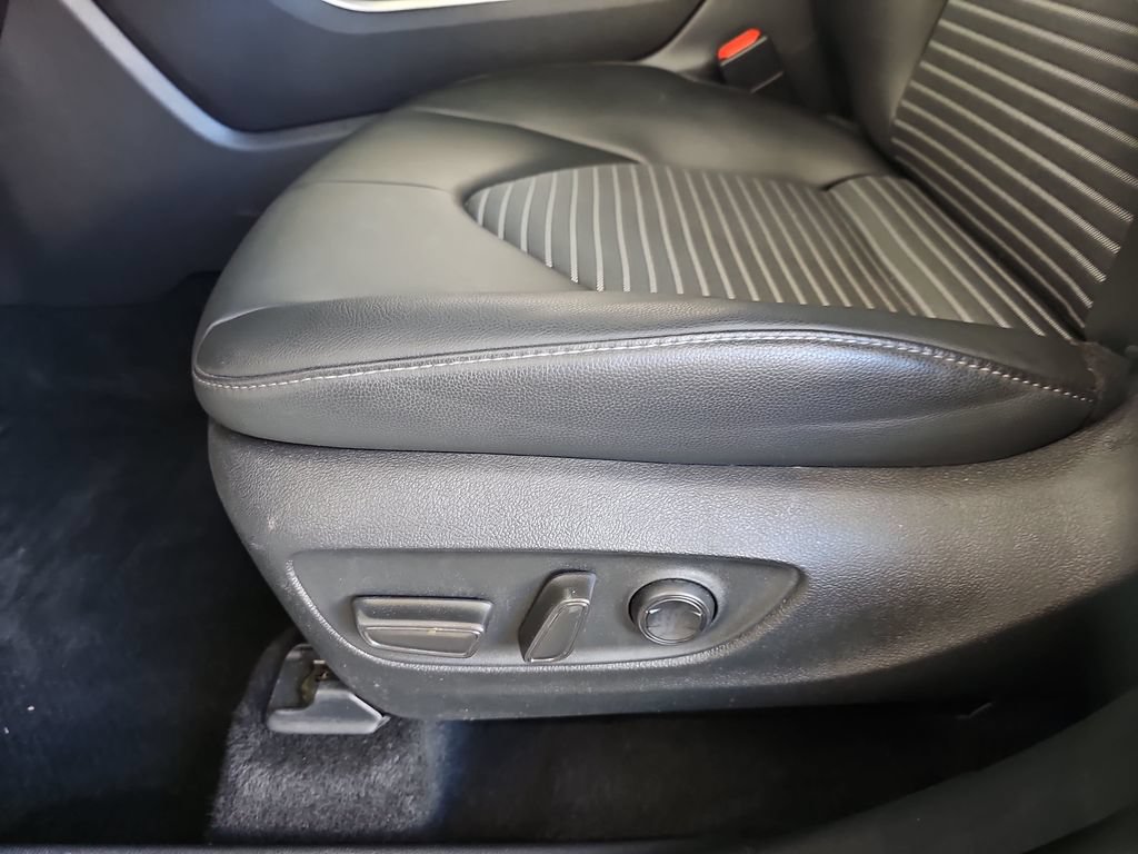 Certified 2025 Toyota Highlander XSE AWD/4WD image 17