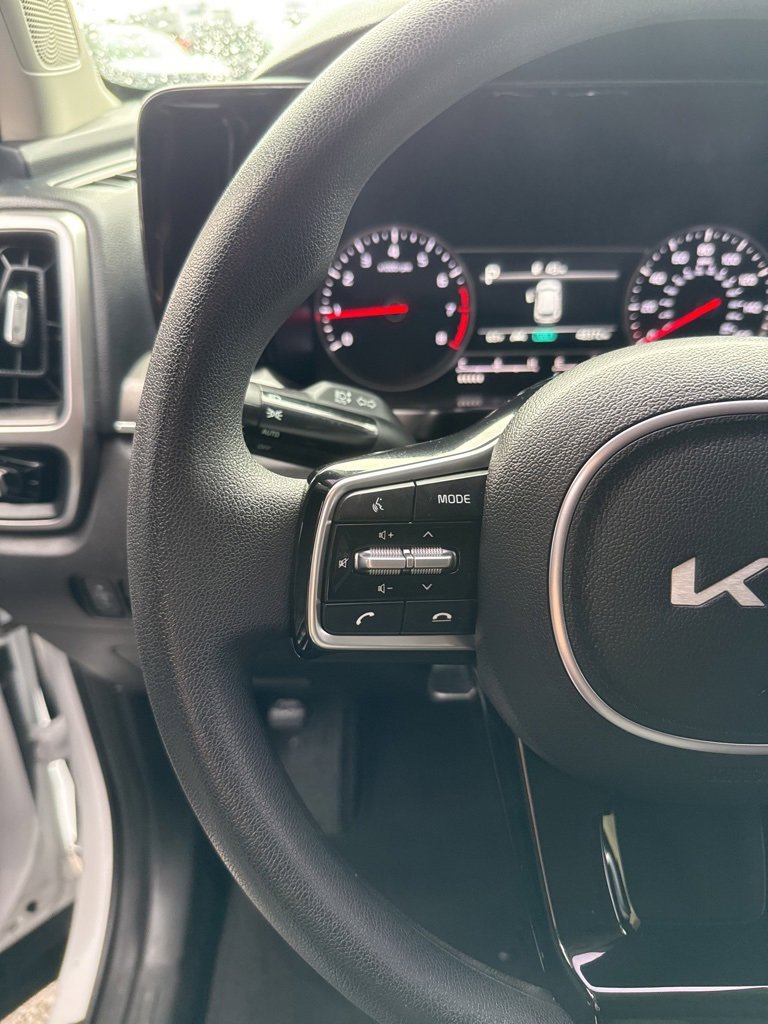 Used 2023 Kia Sorento LX image 32