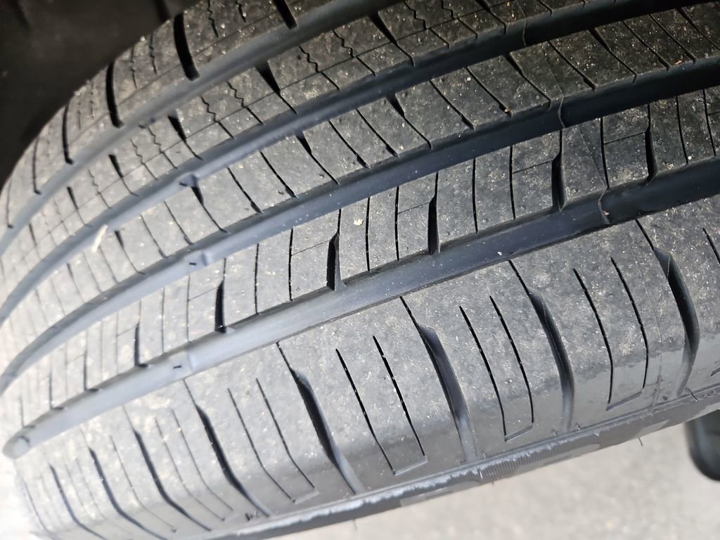 Used 2019 Buick Envision Essence AWD/4WD image 35