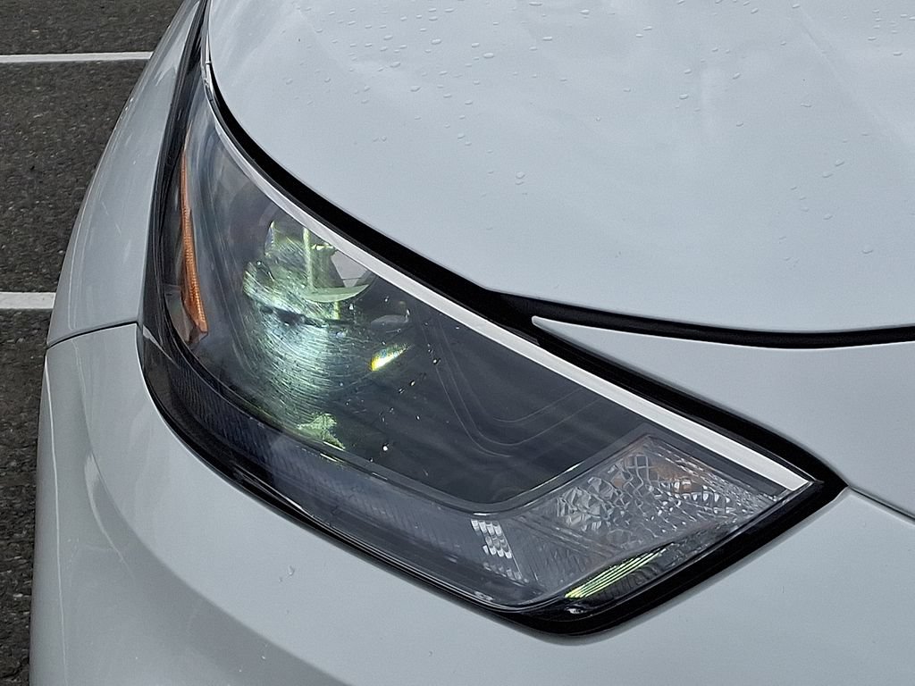 Used 2022 Toyota Highlander XLE AWD/4WD image 9