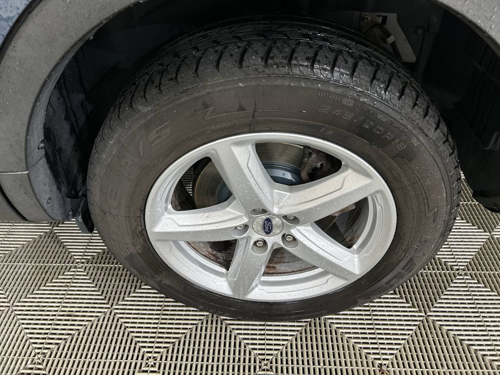 Used 2018 Ford Explorer XLT w/ Equipment Group 202A FWD image 10