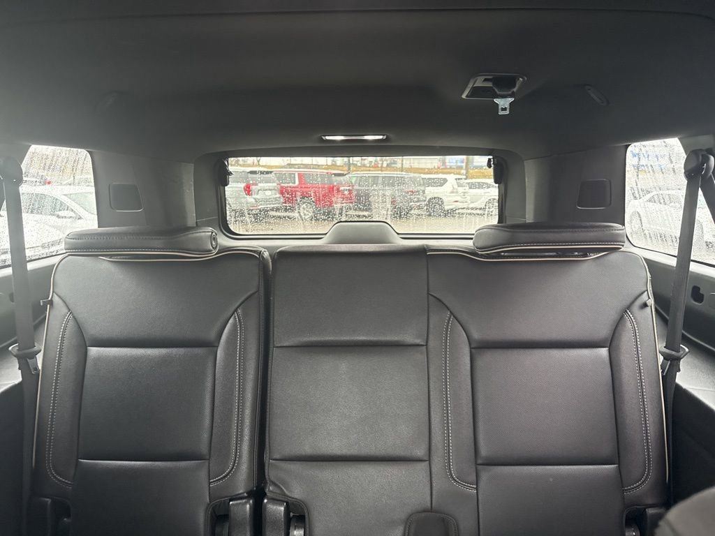 Used 2023 Chevrolet Suburban Premier image 31