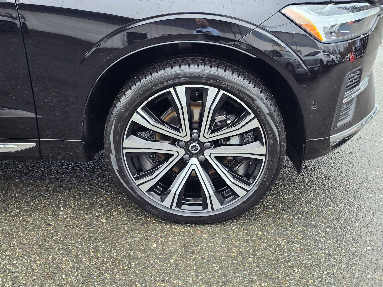 Certified 2023 Volvo XC60 B5 Ultimate w/ Climate Package image 9