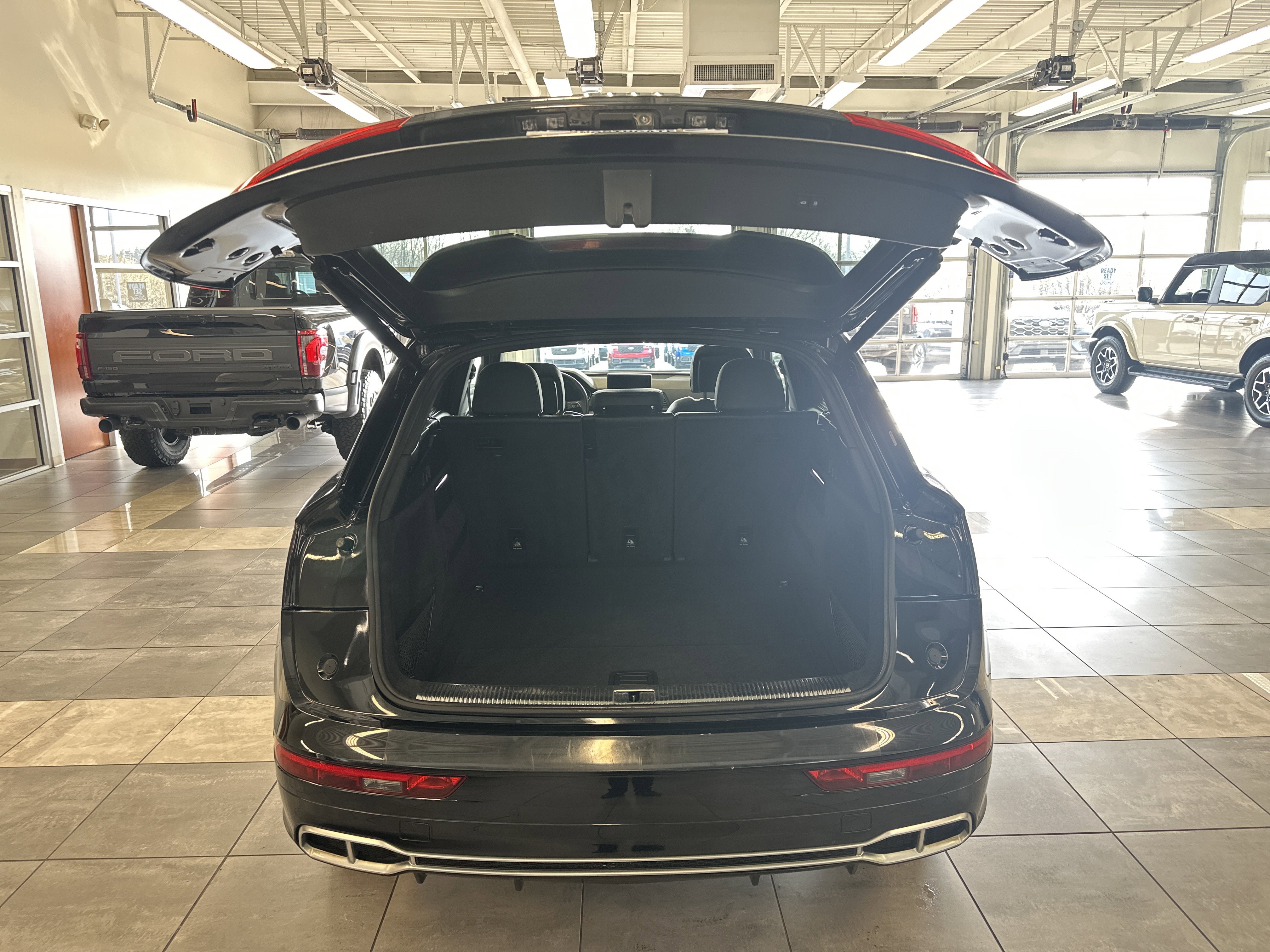 Used 2019 Audi SQ5 Premium Plus w/ Premium Plus Package image 28