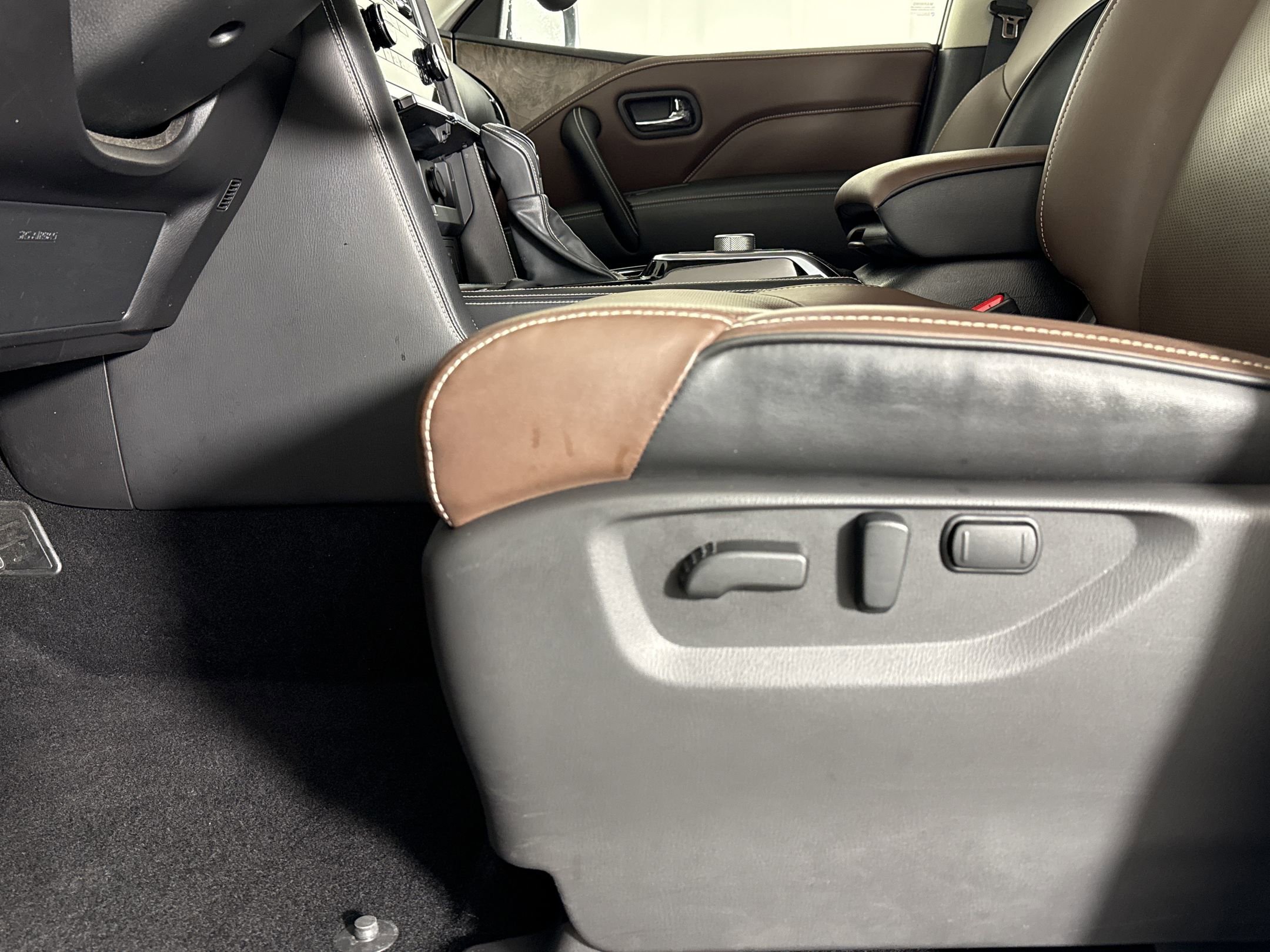 Used 2024 INFINITI QX80 Premium Select w/ All-Season Package RWD image 13