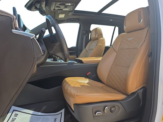 Used 2023 Cadillac Escalade Premium Luxury AWD/4WD image 10
