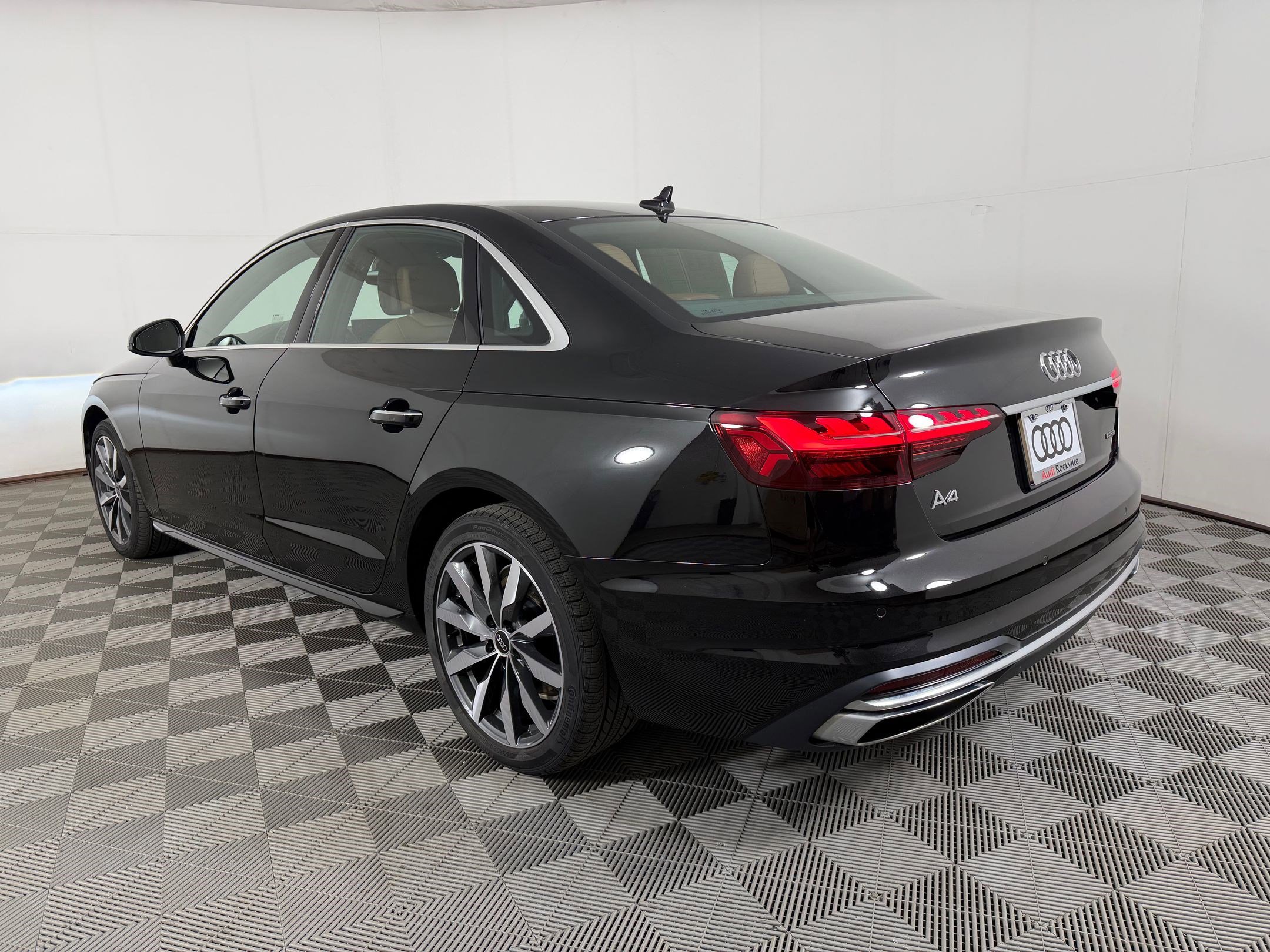 Used 2025 Audi A4 2.0T Premium w/ Convenience Package image 3