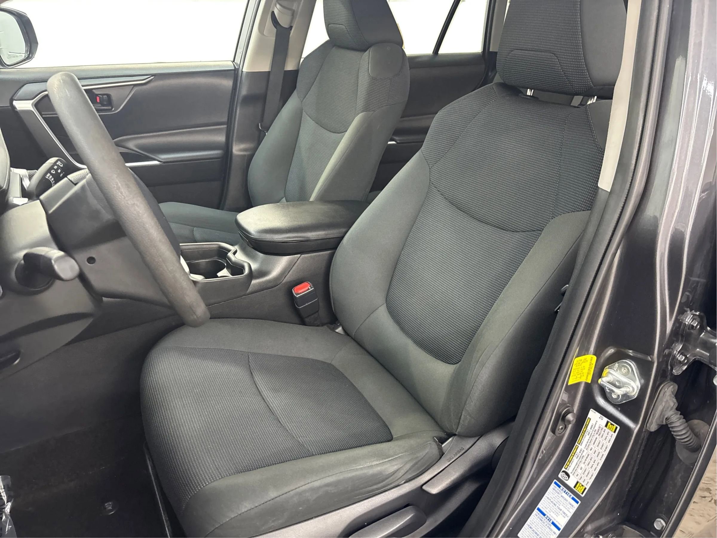 Used 2021 Toyota RAV4 LE image 13