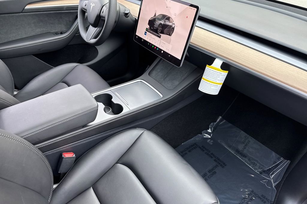 Used 2025 Tesla Model Y Long Range image 14