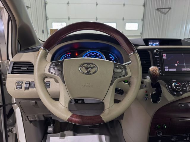 Used 2013 Toyota Sienna Limited w/ Premium Pkg image 14