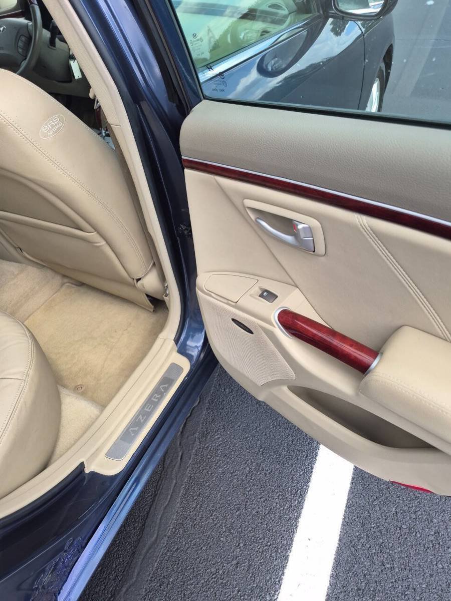 Used 2007 Hyundai Azera Limited FWD image 9