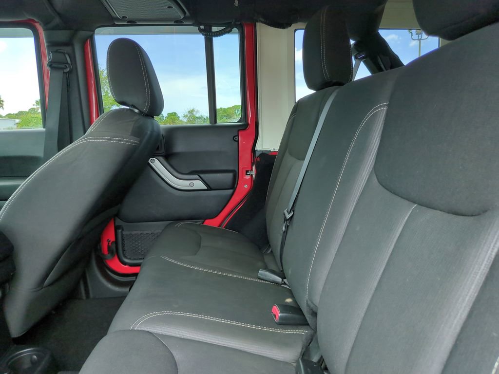 Used 2015 Jeep Wrangler Unlimited Sahara w/ Dual Top Group AWD/4WD image 20