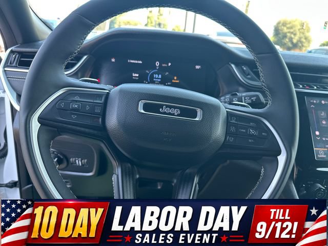 Used 2024 Jeep Grand Cherokee Altitude AWD/4WD image 17