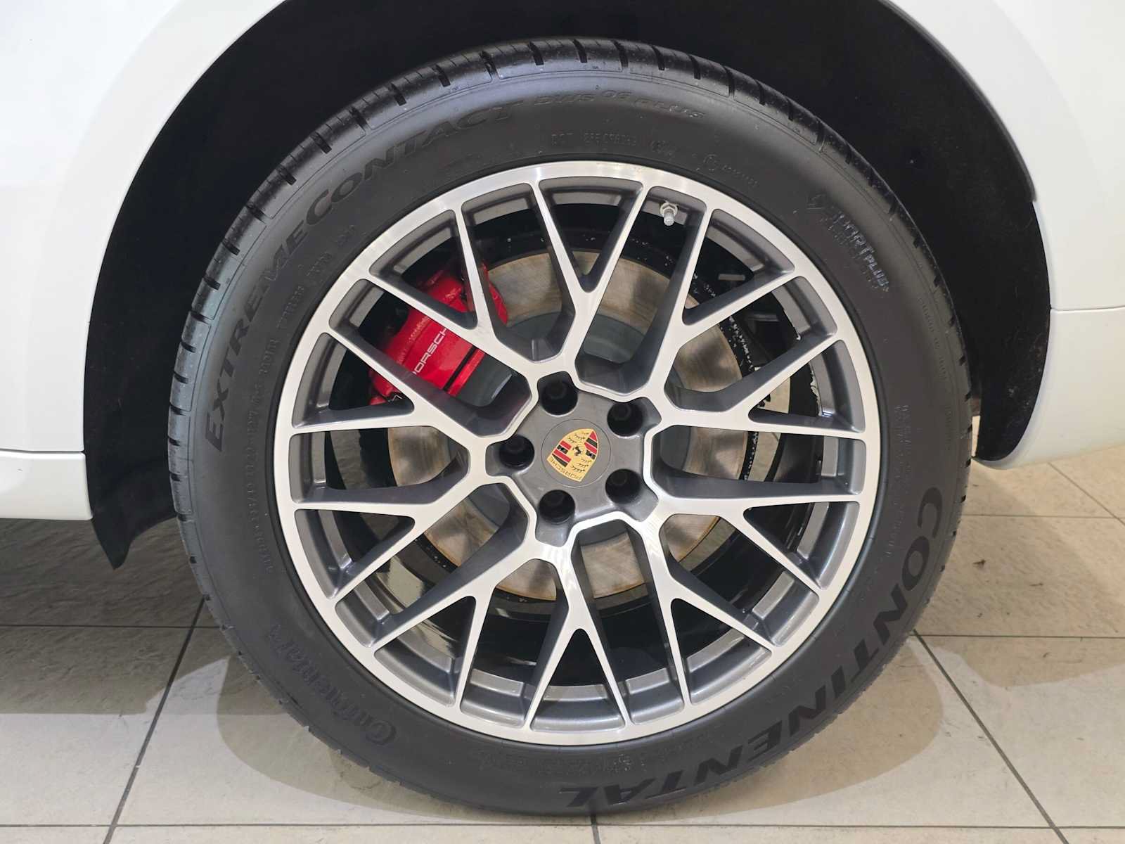 Used 2015 Porsche Macan Turbo AWD/4WD image 8
