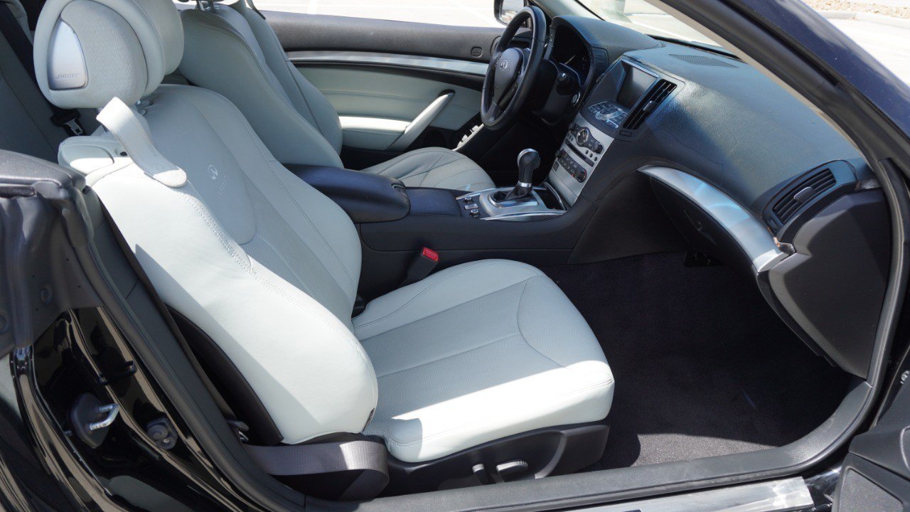 Used 2010 INFINITI G37 Convertible w/ Premium Pkg RWD image 14