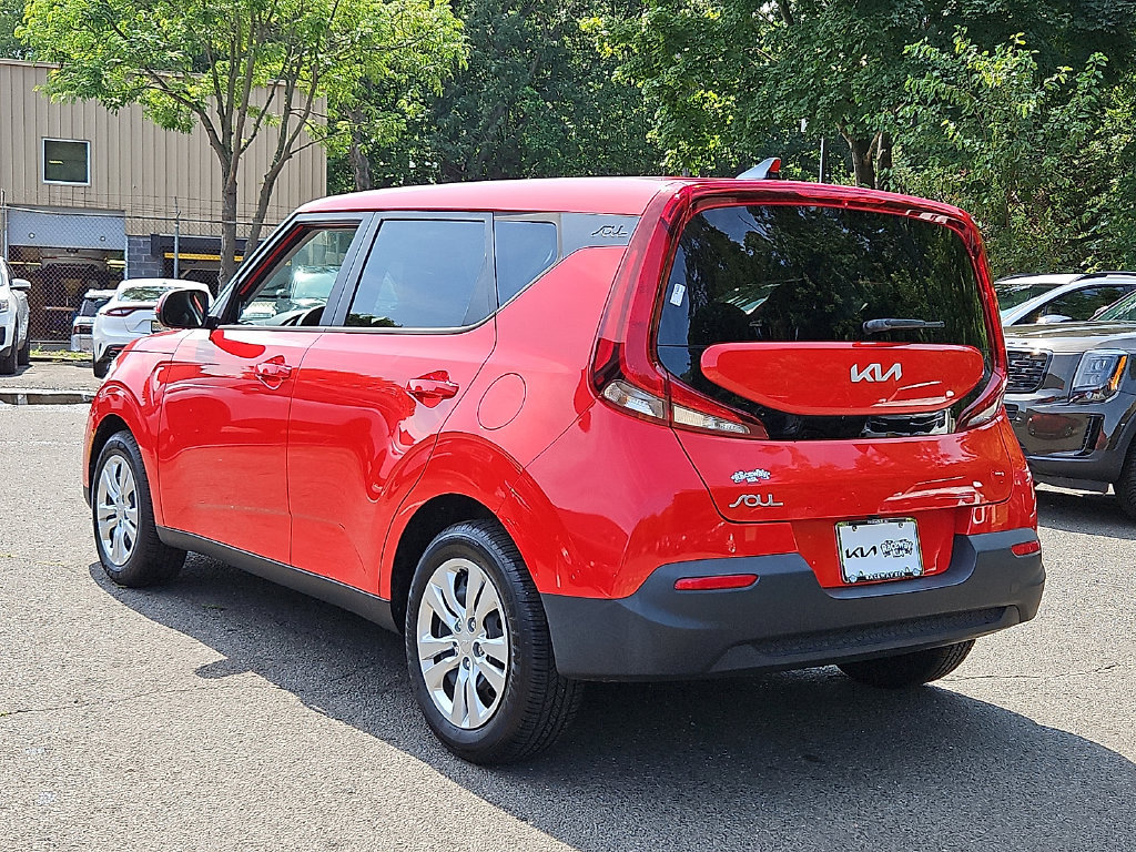 Certified 2022 Kia Soul LX FWD image 5