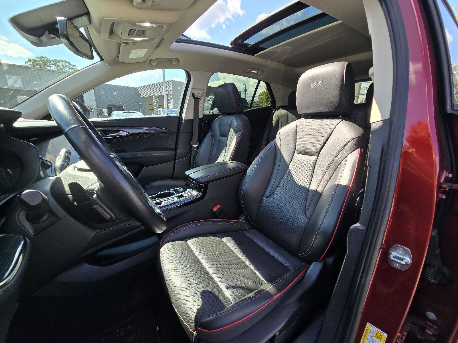 Used 2023 Buick Envision Essence w/ Sport Touring Package image 8