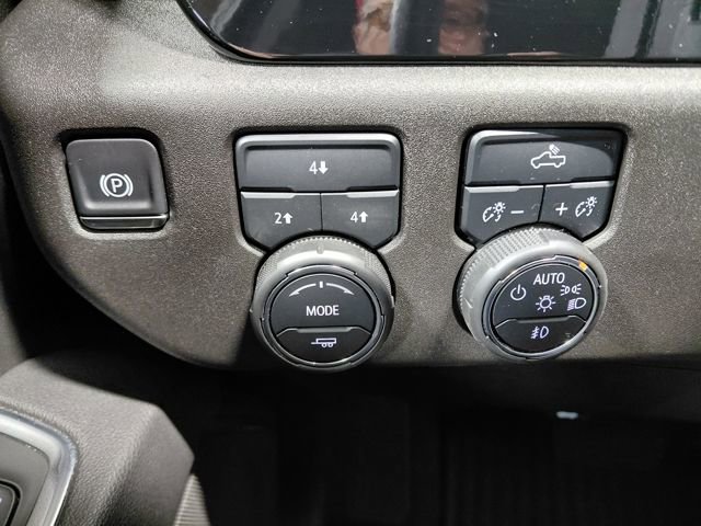 Used 2025 Chevrolet Silverado 2500 LT w/ Convenience Package AWD/4WD image 39