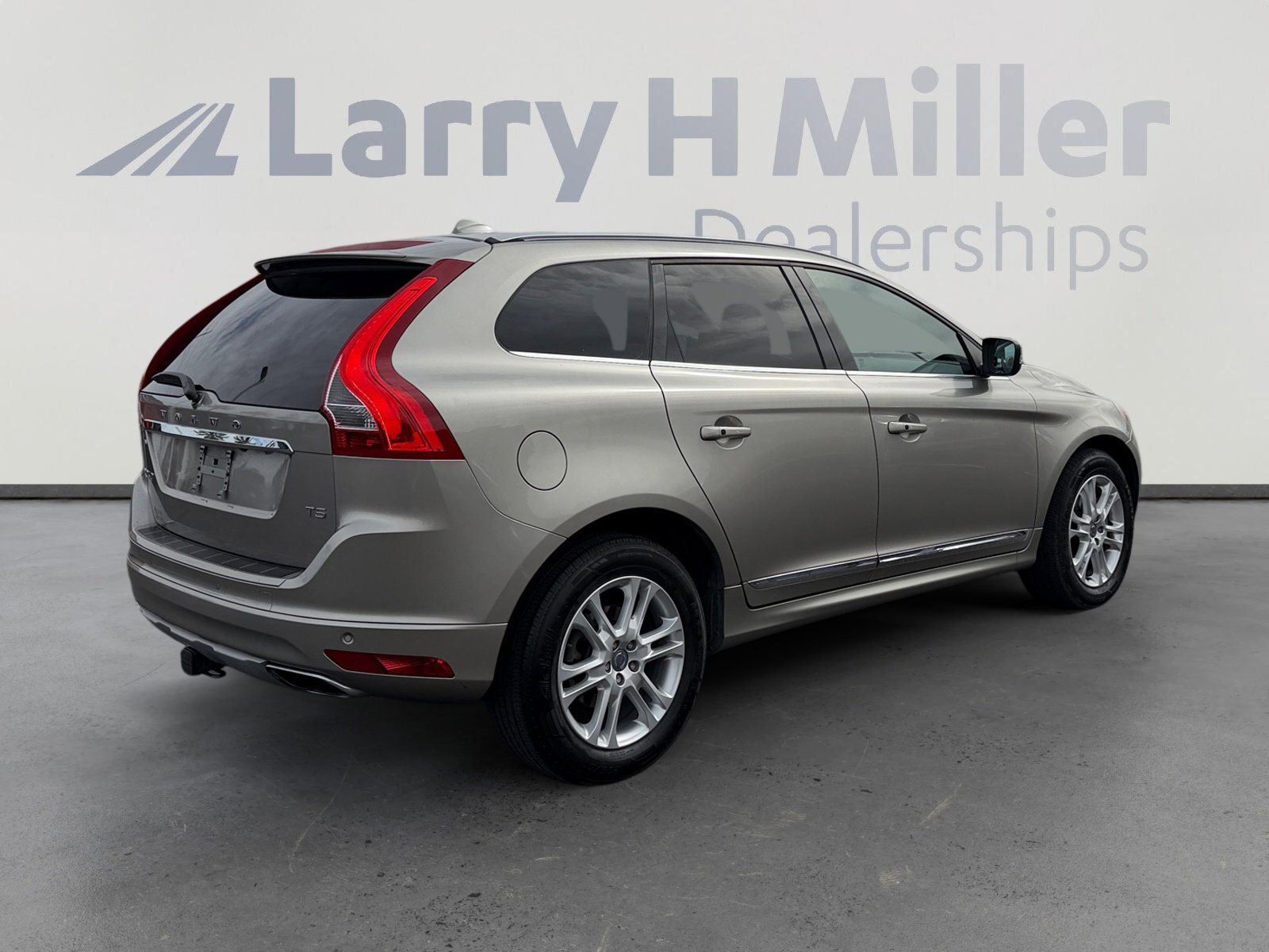 Used 2016 Volvo XC60 T5 Premier w/ Proximity Package image 5